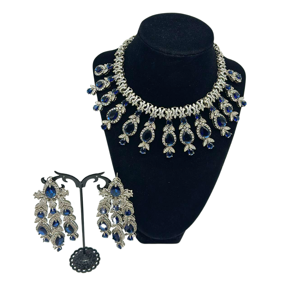 Delicately designed silver set with Sapphire main droplet