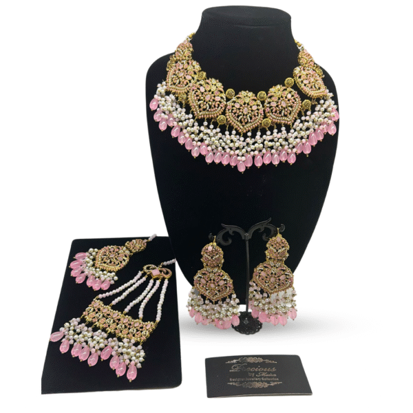Delicately crafted bridal set with droplets and pearls